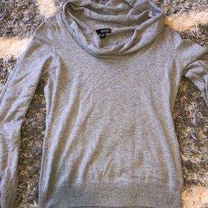 Women’s gray sweatshirt
